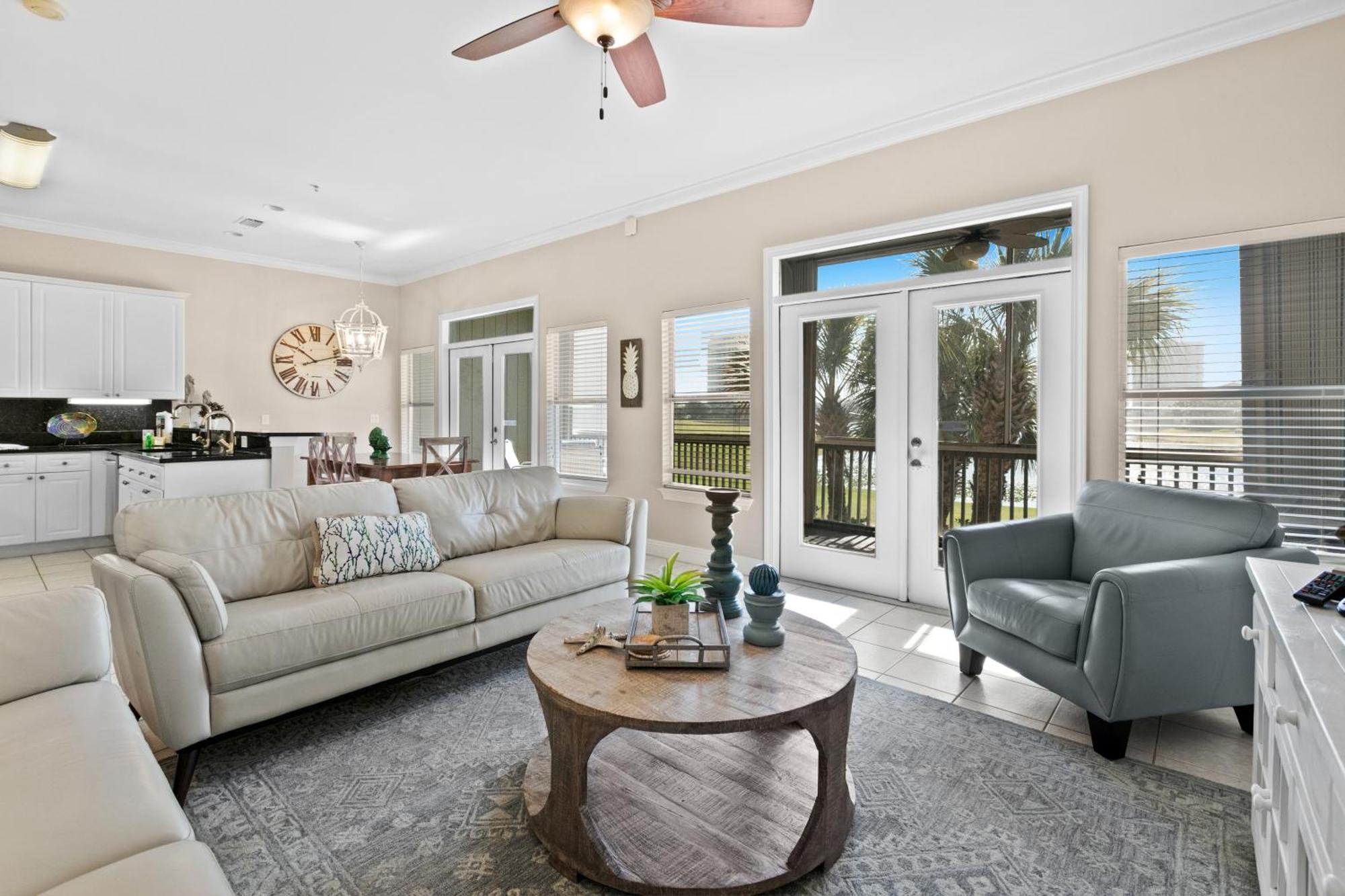 Seascape Lakefront Villas دستين الغرفة الصورة